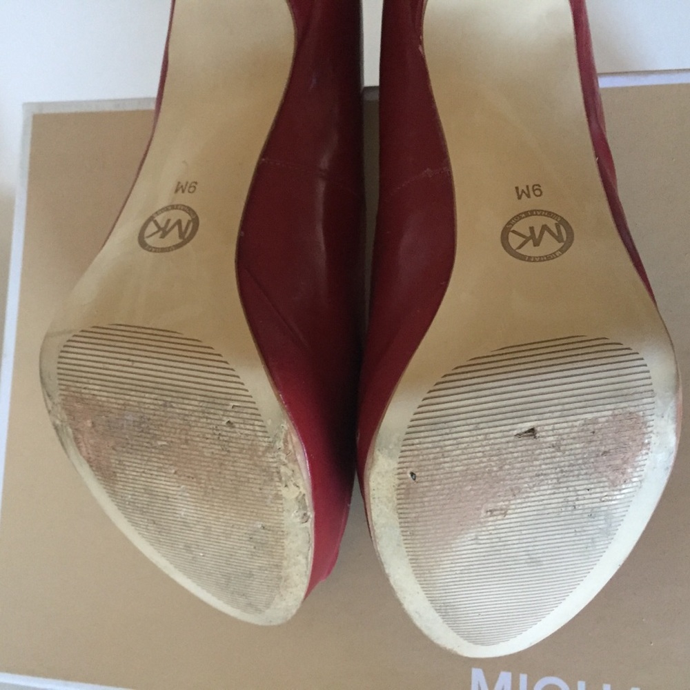 π₯ MMK RED PUMPS π₯ - Picture 3 of 3